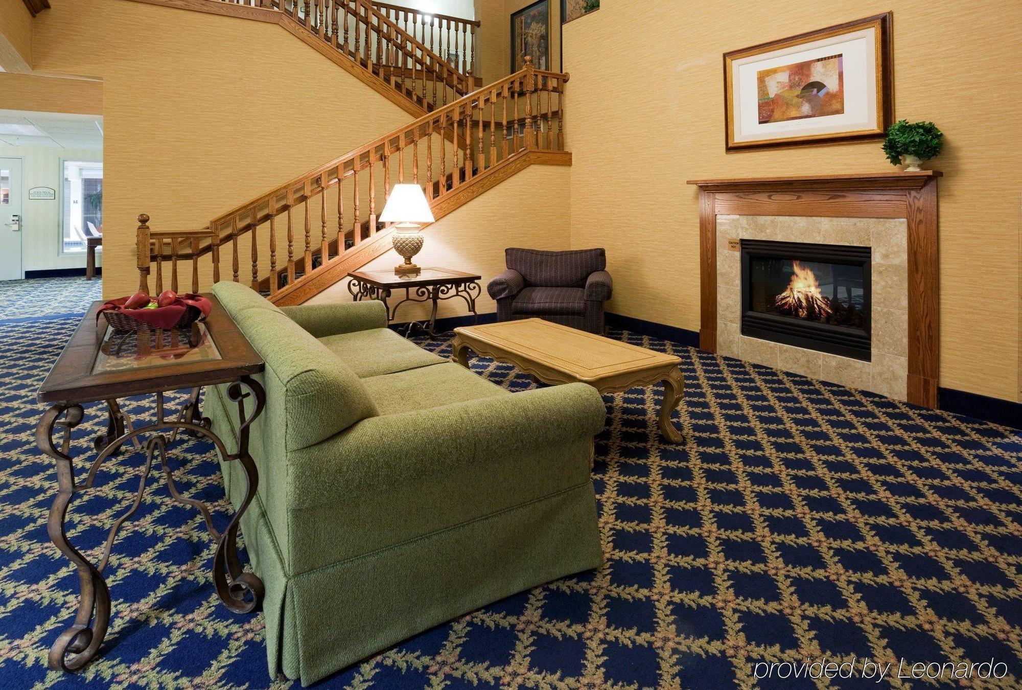 Hotel Express And St. Cloud By Ihg 2*
