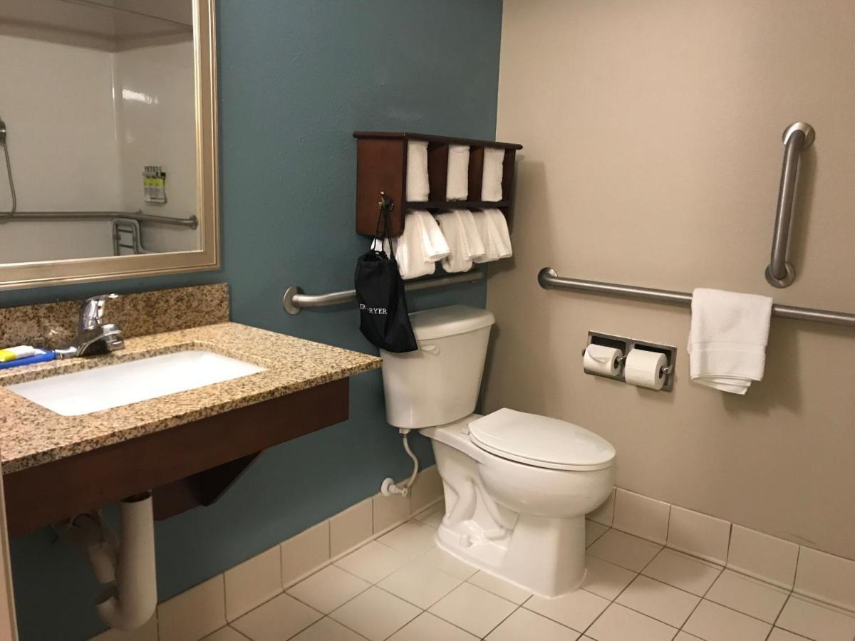 Hotel Holiday Express And By Ihg 2*